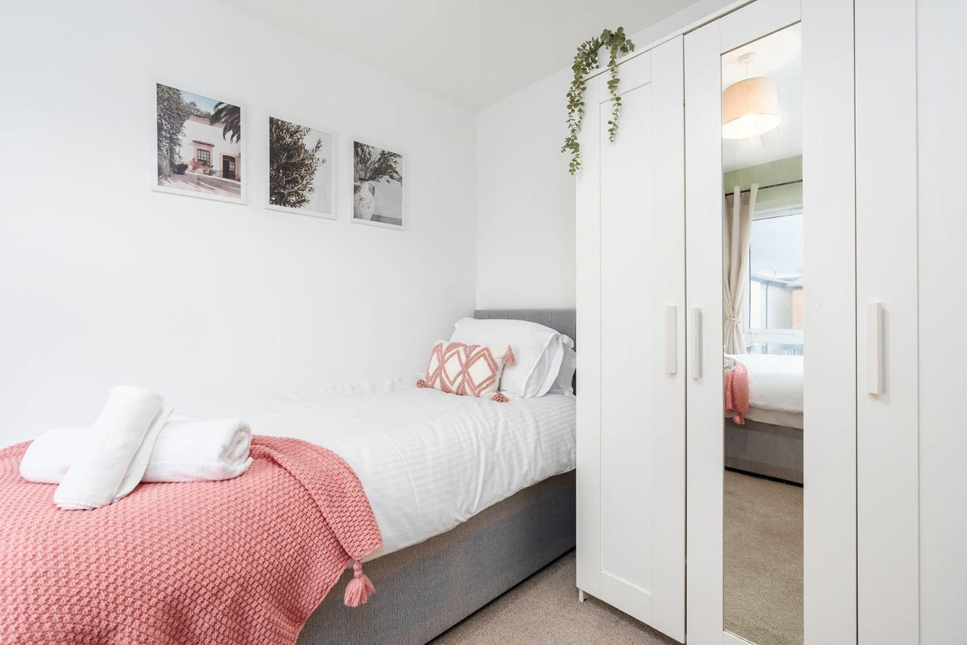 6 Guests - 3 Bedrooms - Free Wi-Fi - Манчестер Екстер'єр фото