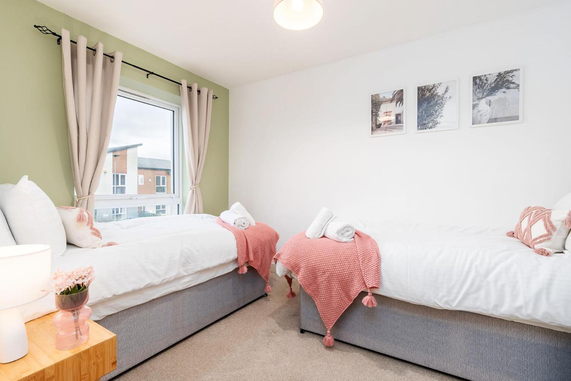 6 Guests - 3 Bedrooms - Free Wi-Fi - Манчестер Екстер'єр фото